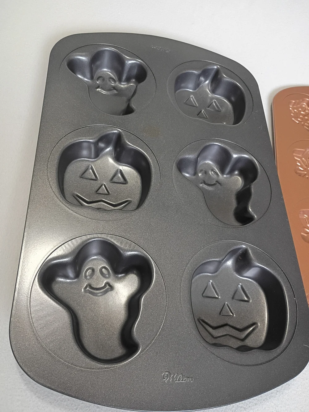 Wilton Non-Stick Holiday Baking Bundle 6-Cavity Halloween & 12-Cavity Snowflakes